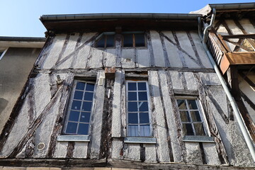 Fototapeta na wymiar Bâtiment typique, vue de l'extérieur, ville de Saint Dizier, département de la Haute Marne, France