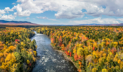 Naklejka premium Autumn colors East outlet river to Moosehead Lake, Maine