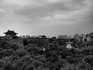 Obraz premium the wall with chinese temple