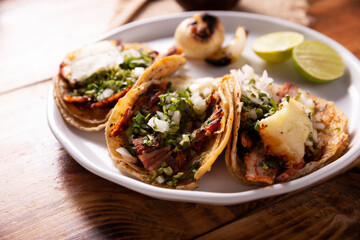 Tacos al Pastor. Tambien conocidos como Tacos de Trompo, son el tipo de tacos callejeros mas populares en Mexico, comunmente se elabora con carne de cerdo y ternera adobada con achiote.
