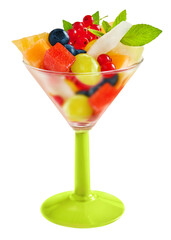 1 Portion Fruchtsalat mit Pfefferminze im Cocktailglas und Hintergrund transparent PNG cut out