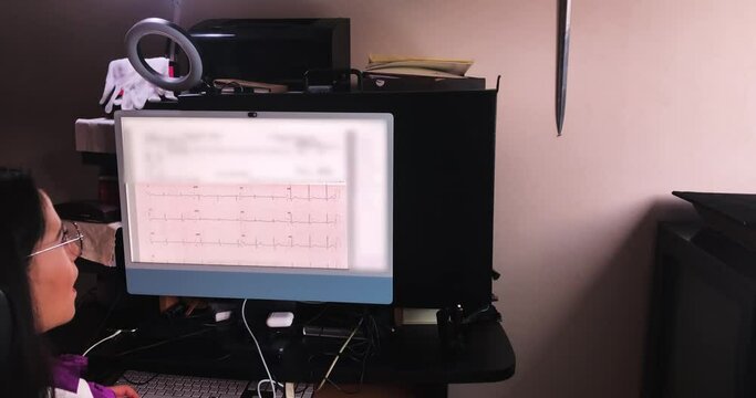  Caucasian cardiologist on the computer diagnostic referred to athlete patient derived from increase in cardiac mass associated electrocardiogram shows incomplete right bundle branch block analysed 