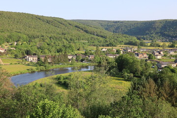 Fototapeta na wymiar Vue d'ensemble du village, ville de Tournavaux, département des Ardennes, France