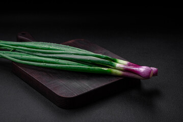 Obraz na płótnie Canvas Fresh green onions for cooking a healthy vegetarian dish