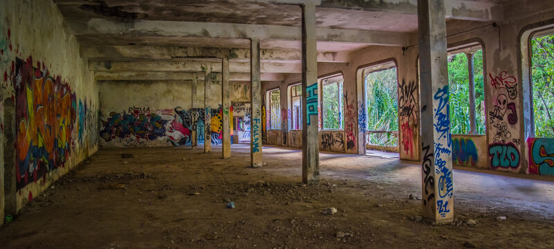 Balneario de Azuaje en el municipio de Moya en la Isla de Gran canaria. Edificio construido a finales del siglo XIX y que lleva mas de 50 a&ntilde;os abandonado. Sus paredes se encuentran llenas de grafitis