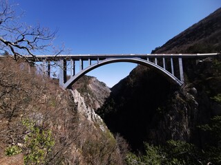 Alpes, pont sur le Drac