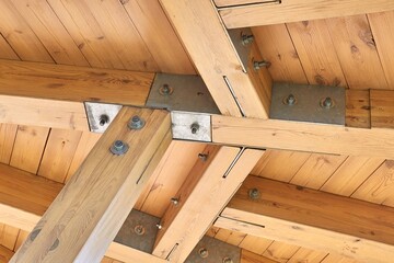 Wooden roof lumber beam structure