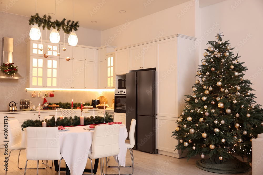 Poster Cozy spacious kitchen decorated for Christmas. Interior design