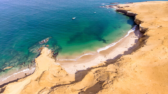 Paracas National Reserve El Raspon Beach /  Reserva Nacional de Paracas Playa El Raspon Droneshot
