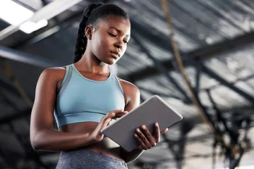 Stoff pro Meter Black woman, planning or personal trainer with a tablet for fitness training, workout or sports exercise. Progress results, digital technology app or gym instructor typing an online coaching schedule © Michael Cunningham/peopleimages.com