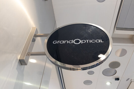 grand Optical logo brand shop entrance glasses chain Store eyeglassess vision sign text optic medic wall facade boutique