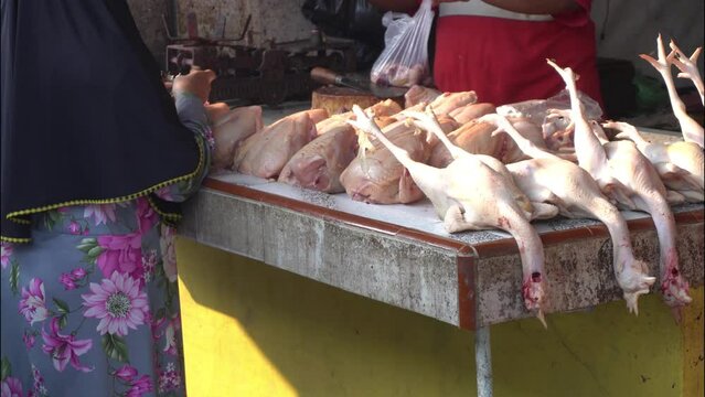 buying and selling transactions between chicken meat broilers traders and buyers in traditional markets in the morning