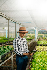 Obraz premium Agriculture technology farmer woman holding tablet or tablet technology to research about agriculture problems analysis data and visual icon.Smart farming .