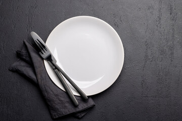 Top-down view of an empty plate and silverware mockup