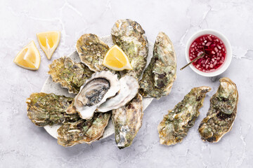 Fresh oysters with lemons