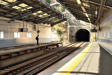 京急久里浜駅ホームの風景 - obrazy, fototapety, plakaty
