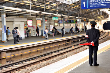 京急久里浜駅ホームの風景