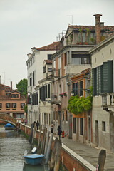 Fototapeta na wymiar Venezia e le sue calli e canali in un giorno nuvoloso
