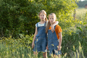 Fototapeta premium twin sisters in nature