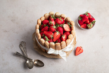 charlotte aux fraises fait maison boudoir gâteau