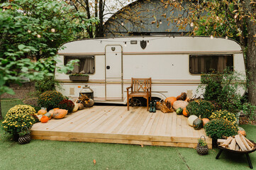 Trailer decorated with pumpkins. Trailer in the fall.