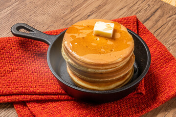スキレットでパンケーキ　Pancake set made with a cast iron skil
