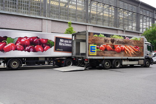 LKWs von Edeka in Berlin am 06.06.2023