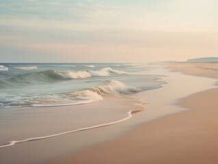 Sanfte Küstenlinie: Traumhaftes Pastellbild eines Sandstrandes mit Wasser und Wellen in hellen Orangetönen und Smaragd, subtile Farbverläufe, inspiriert von australischen Landschaften