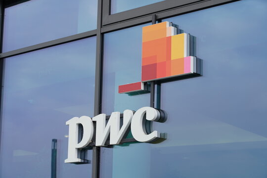 Filiale der Wirtschaftspr&uuml;fungsgesellschaft PwC (PricewaterhouseCoopers) in Berlin am 06.06.2023