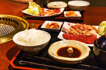 瑞々しくて美味しそうな焼肉の定食