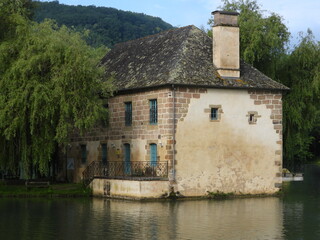 Fototapeta na wymiar Ancien moulin de Lissac (Corrèze)