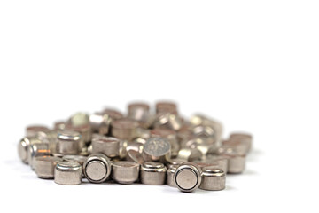 Viele alte Knopfzellen in einer Nahaufnahme