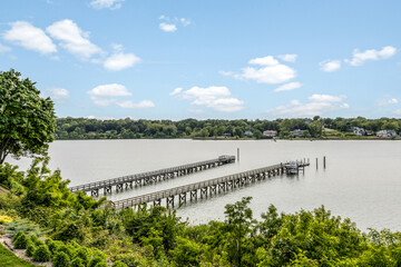 aerial scenic Manhasset view of sound with long piers - obrazy, fototapety, plakaty