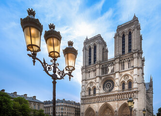 Front view of Notre-Dame de Paris - 610376361