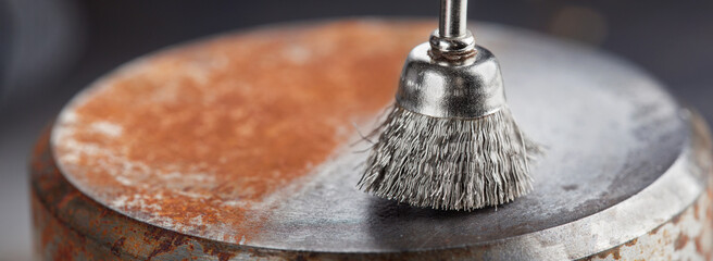 Fototapeta na wymiar steel brush for drill clean off old metal sheet with rust
