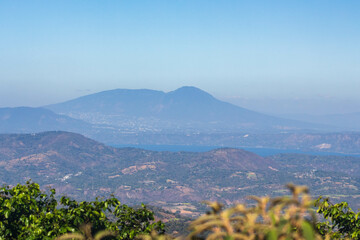 El lago y el volcán