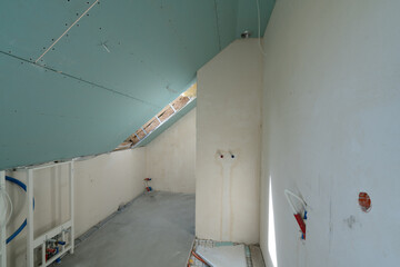 Green plasterboards in bathroom under construction