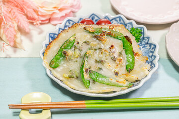 サヤエンドウとニセアカシアのチヂミ