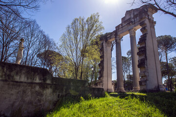 Ruines romaines dans la Villa Borghèse à Rome