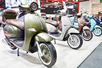 Crédence de cuisine en verre imprimé Scooter Retro scooters at exhibition