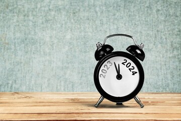 Naklejka premium Black alarm clock on with number year. New year concept.