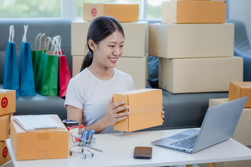 small business owner Young Asian woman working freelance at home Happy woman working with boxes