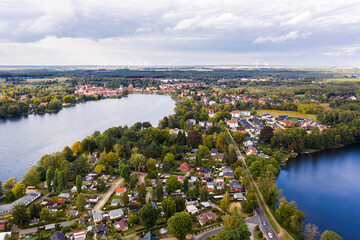 Grosser Müllroser See mit Stadt im Hintergrund, Luftaufnahme, Schlaubetal, Oder Spree, Brandenburg, Deutschland, Europa