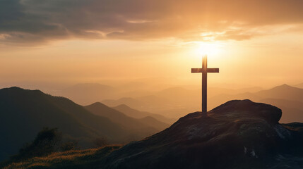crucifixo no alto de montanha, representação de jesus vivo, fé cristã