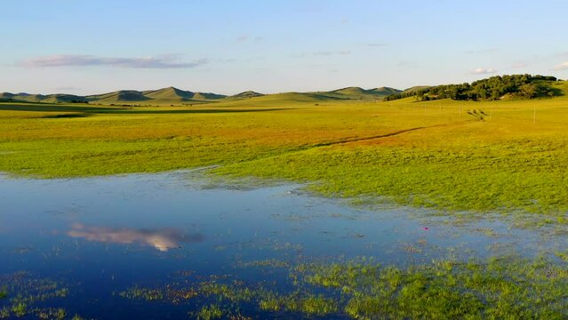 Inner Mongolia grassland Wild Duck Lake sunset in China。