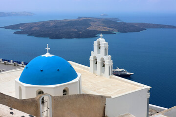 Fototapeta na wymiar picturesque and romantic landscape on greek island Santorini, Aegean sea
