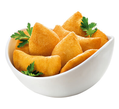 Tigela com coxinha e rissole isolado em fundo transparente - salgadinhos de festa 