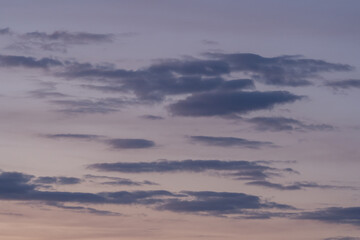 Kolorowe chmury na niebie o zachodzie słońca © Sylwester Popenda