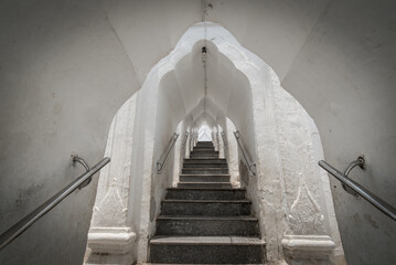 Visit the temple in Mandalay, Myanmar