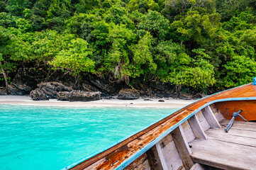 Obraz premium View of monkey beach at Ko Phi Phi islands, Thailand. Famous tropical beach with white sand and turquoise water. View from long tail boat. Summer paradise.
